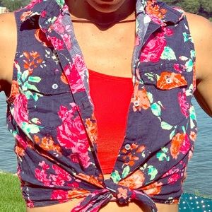 Floral crop halter ties in the front and buttons